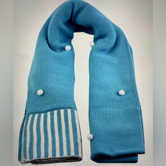 HOLIDAY PENGUIN DESIGNER SCARF 💕🧣HOLIDAY EDITION. - Picture 2 of 5